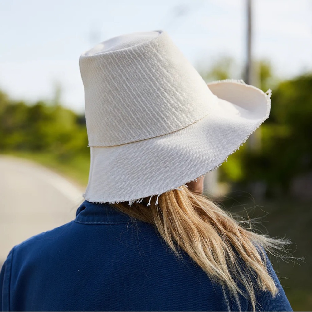 Canvas “Magic Hat”